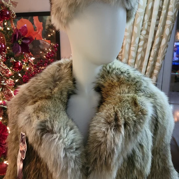 VINTAGE GENUINE FUR COAT & HAT - Picture 9 of 12
